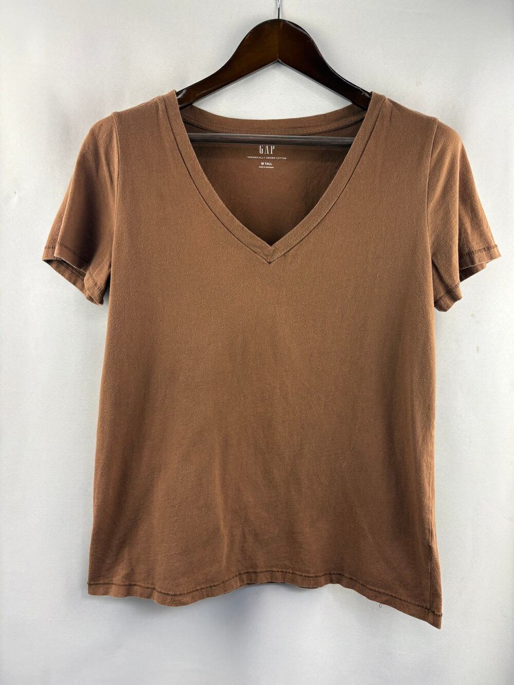 Women’s GAP Medium Tall Mocha Brown V-Neck T-Shirt